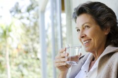 健康小知识：小孩和老人不宜长期饮用纯净水
